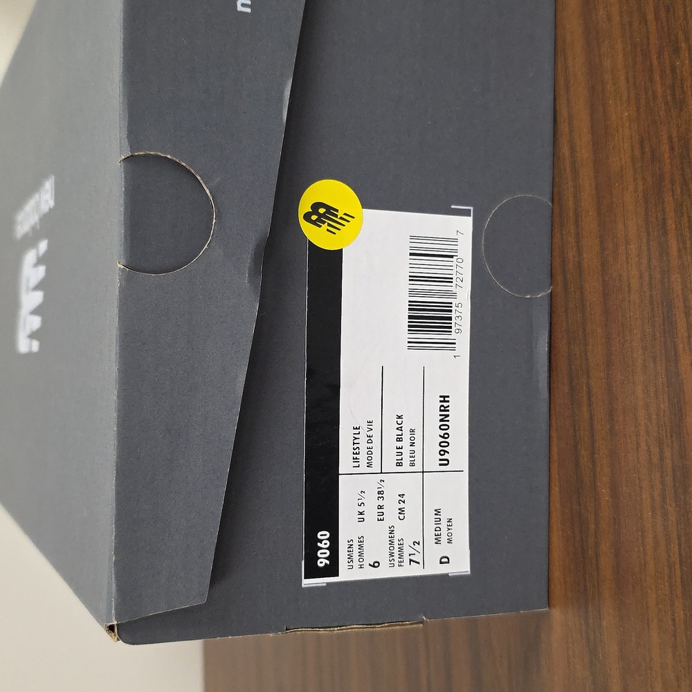 New Balance 9060 Blue/Black Size Women's 7.5 U9060NRH Brand New In Box - Picture 7 of 7